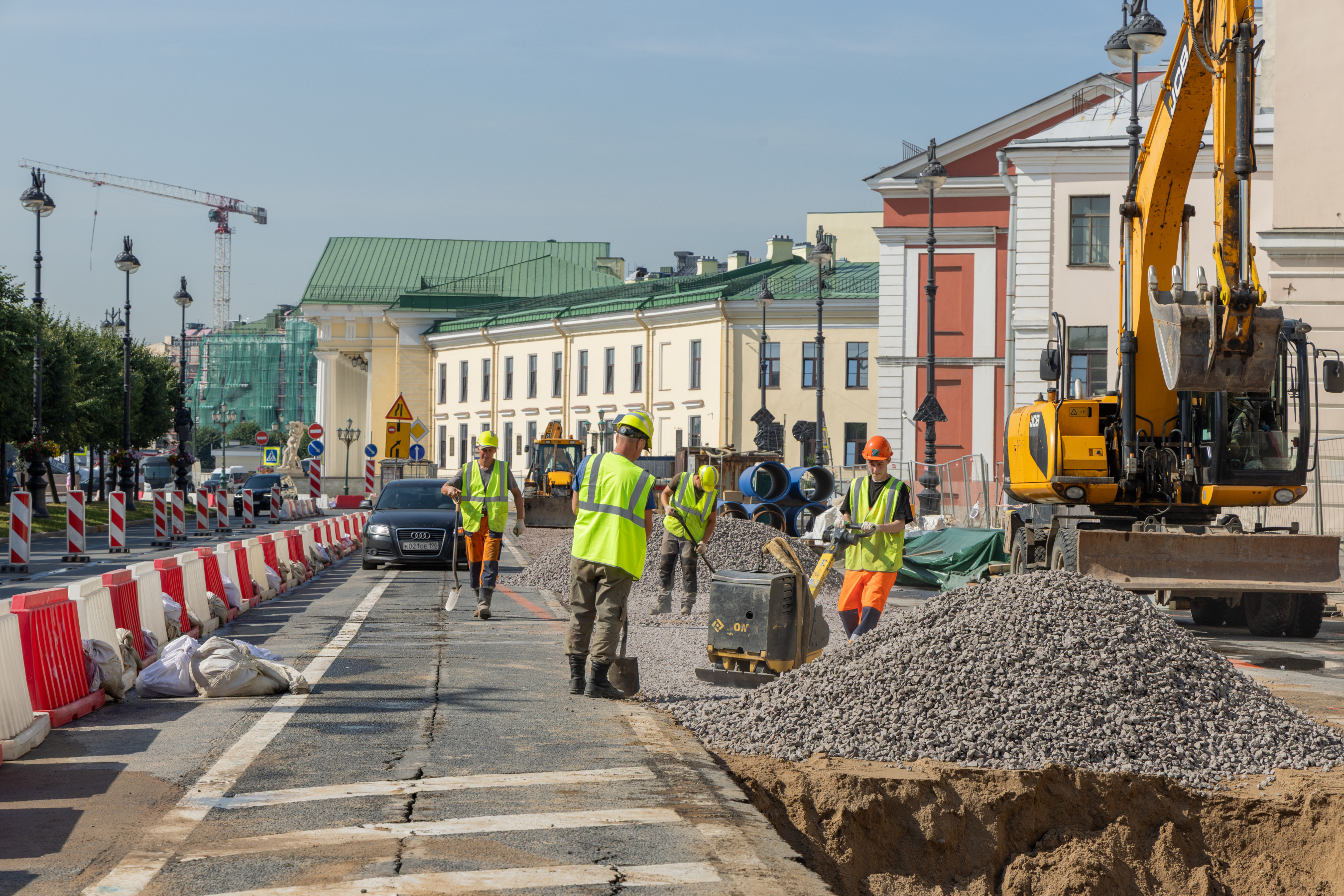 Город завершил реконструкцию водопроводов на проспекте Непокорённых, Пискарёвском и Заневском проспектах, а также обновил водопровод в Петродворцовом районе, связавший Петергоф и Ломоносов.